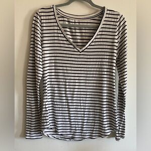 Mi Monochrome Striped V-Neck Long Sleeve Tee